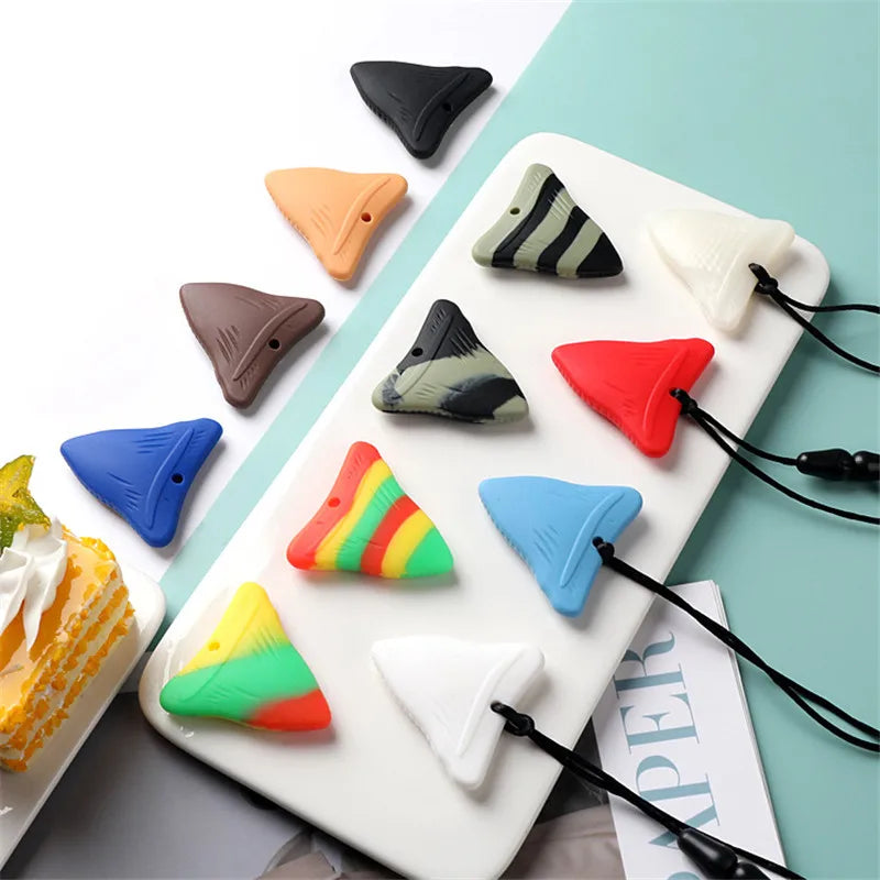 1 Pcs Sensory Chew Necklace Cartoon Chewy Kids Silicone Triangle Fangs Toys Silicone Teeth for Children with Autism Accessories